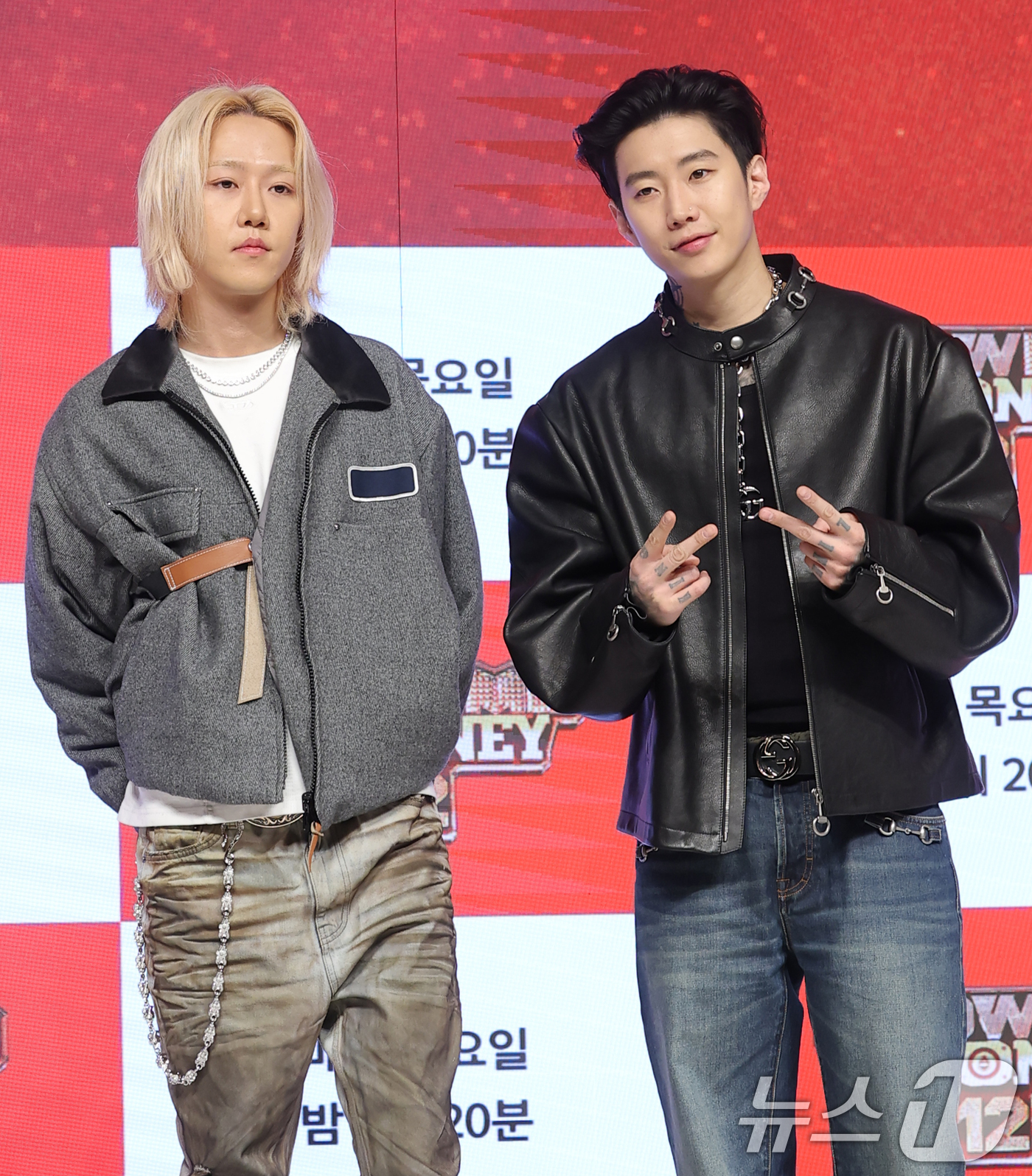 (서울=뉴스1) 권현진 기자 = 가수 겸 프로듀서 릴 모쉬핏과 박재범(오른쪽)이 15일 오전 서울 강남구 엘리에나호텔에서 열린 Mnet ‘쇼미더머니12’ 제작발표회에 참석해 포즈를 …