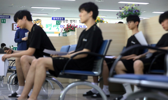 "한국어 서툴러도 병역판정검사 걱정 없어요"…10개 언어 통역 지원