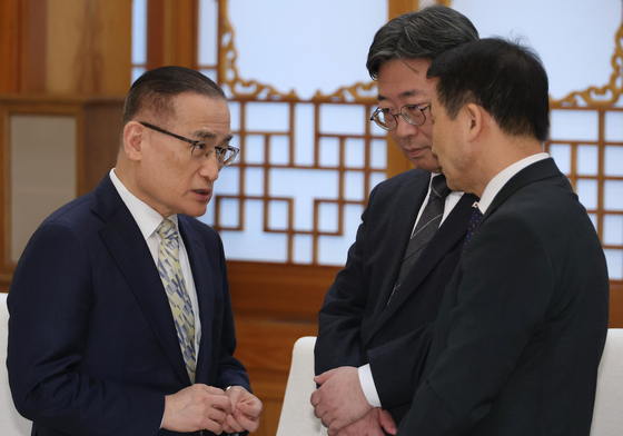 논의하는 위성락 안보실장