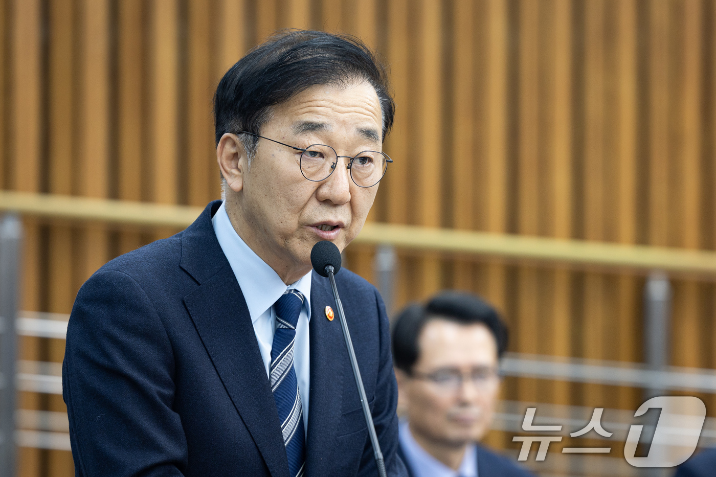 (서울=뉴스1) 유승관 기자 = 김윤덕 국토교통부 장관이 15일 서울 여의도 국회에서 열린 제431회 국회(임시회) 12.29 여객기 참사 진상규명을 위한 국정조사특별위원회 제3차 …