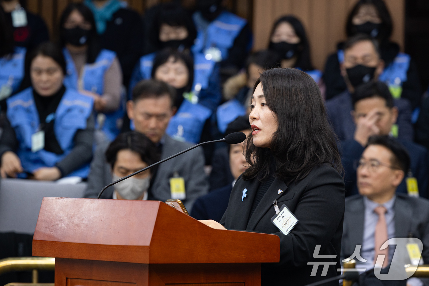 (서울=뉴스1) 유승관 기자 = 김유진 12·29 무안공항 제주항공 여객기 참사 유가족협의회 대표가 15일 서울 여의도 국회에서 열린 제431회 국회(임시회) 12.29 여객기 참 …