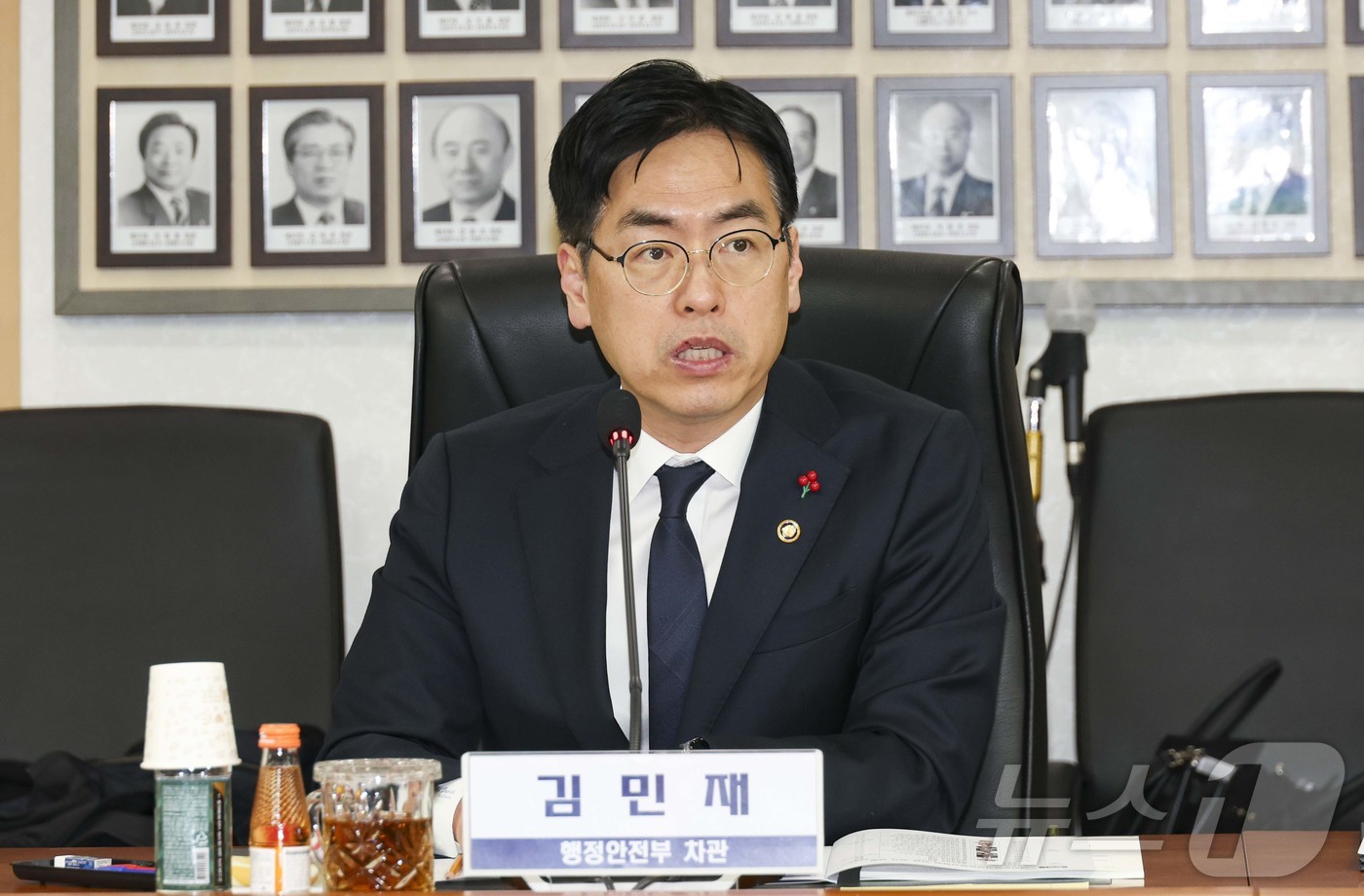 (서울=뉴스1) = 김민재 행정안전부 차관이 15일 오전 서울 종로구 정부서울청사에서 열린 ‘2026년도 제1회 책임운영기관 운영위원회 회의’에 참석해 인사말을 하고 있다. (행정 …