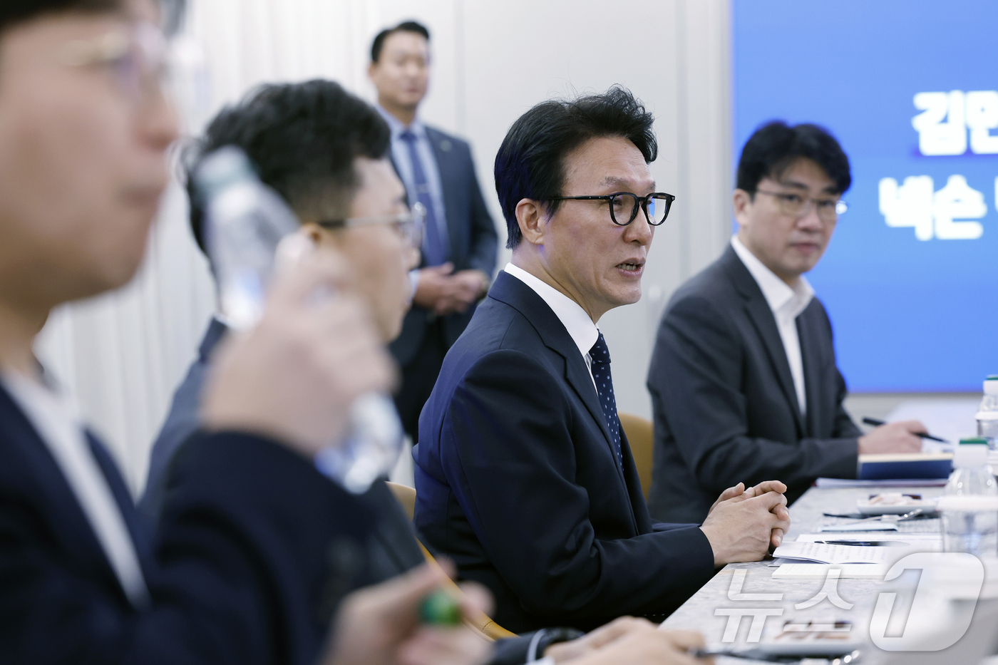 (서울=뉴스1) 박정호 기자 = 김민석 국무총리가 15일 오전 경기도 성남시 분당 넥슨 사옥에서 가진 경영진 간담회에서 인사말을 하고 있다.  2026.1.15/뉴스1