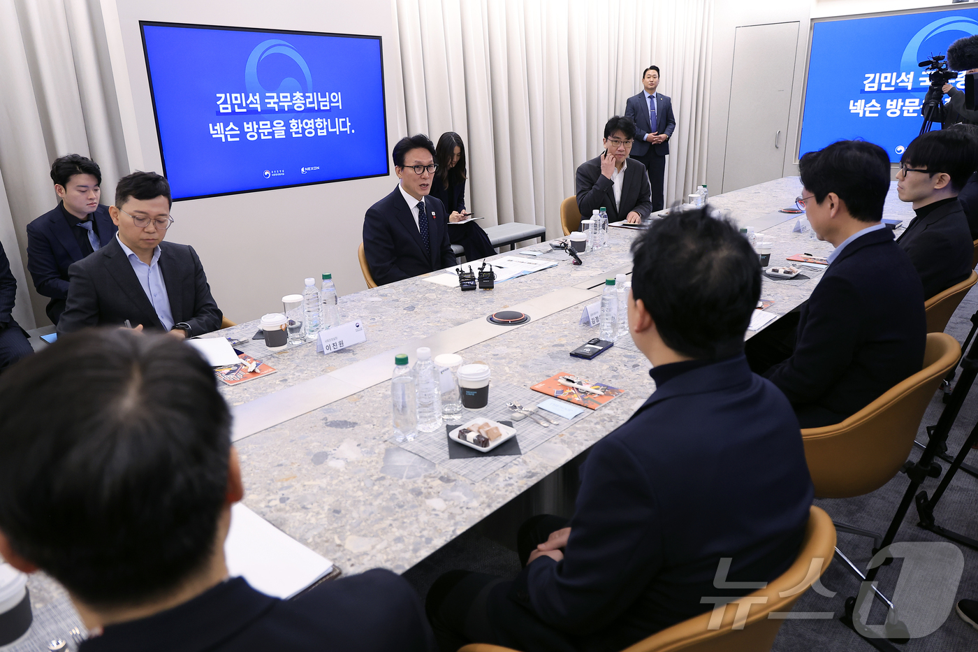 (서울=뉴스1) 박정호 기자 = 김민석 국무총리가 15일 오전 경기도 성남시 분당 넥슨 사옥에서 가진 경영진 간담회에서 인사말을 하고 있다.  2026.1.15/뉴스1