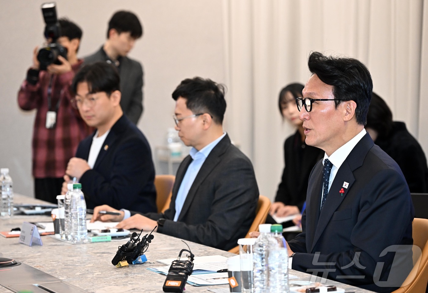 (성남=뉴스1) 박정호 기자 = 문화컨텐츠 현장 방문에 나선 김민석 국무총리가 15일 경기 성남시 넥슨에서 경영진과 간담회를 하고 있다. (공동취재) 2026.1.15/뉴스1