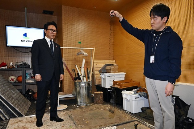 효과음 제작 살펴보는 김민석 총리