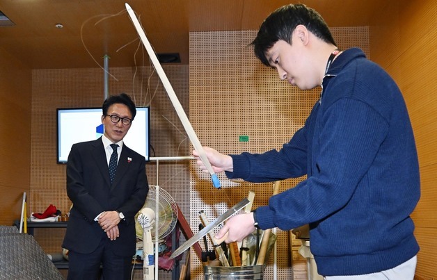 넥슨 사운드 제작 살펴보는 김민석 총리