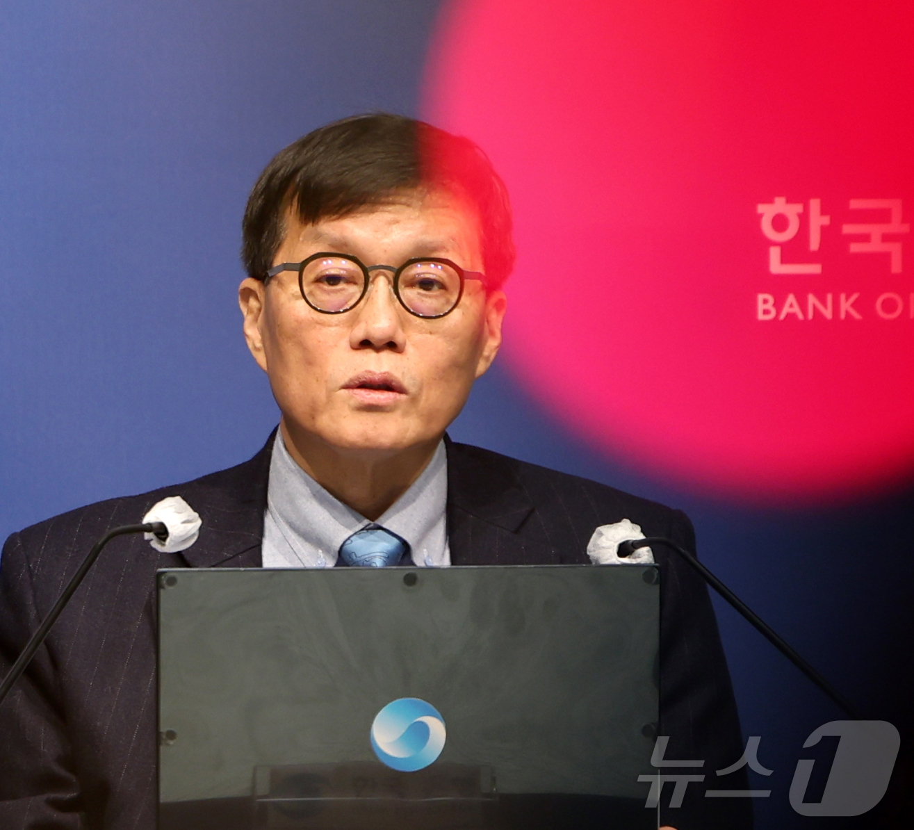 (서울=뉴스1) 김진환 기자 = 이창용 한국은행 총재가 15일 서울 중구 한국은행에서 열린 금융통화위원회 금리 결정에 대한 기자간담회에서 발언하고 있다. (공동취재) 2026.1. …