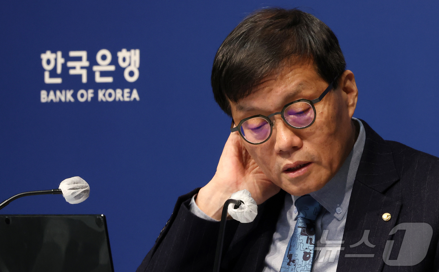 (서울=뉴스1) 김진환 기자 = 이창용 한국은행 총재가 15일 서울 중구 한국은행에서 열린 금융통화위원회 금리 결정에 대한 기자간담회에서 발언하고 있다. (공동취재) 2026.1. …
