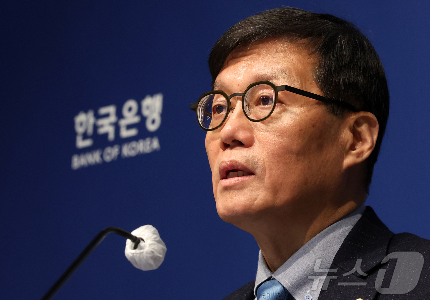 (서울=뉴스1) 김진환 기자 = 이창용 한국은행 총재가 15일 서울 중구 한국은행에서 열린 금융통화위원회 금리 결정에 대한 기자간담회에서 발언하고 있다. (공동취재) 2026.1. …