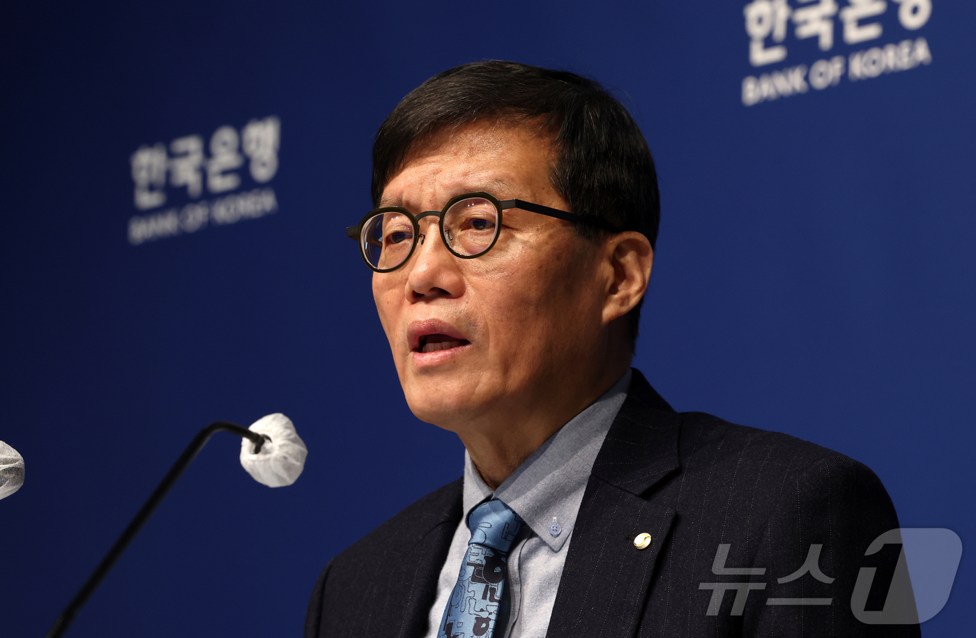 (서울=뉴스1) 김진환 기자 = 이창용 한국은행 총재가 15일 서울 중구 한국은행에서 열린 금융통화위원회 금리 결정에 대한 기자간담회에서 발언하고 있다. (공동취재) 2026.1. …