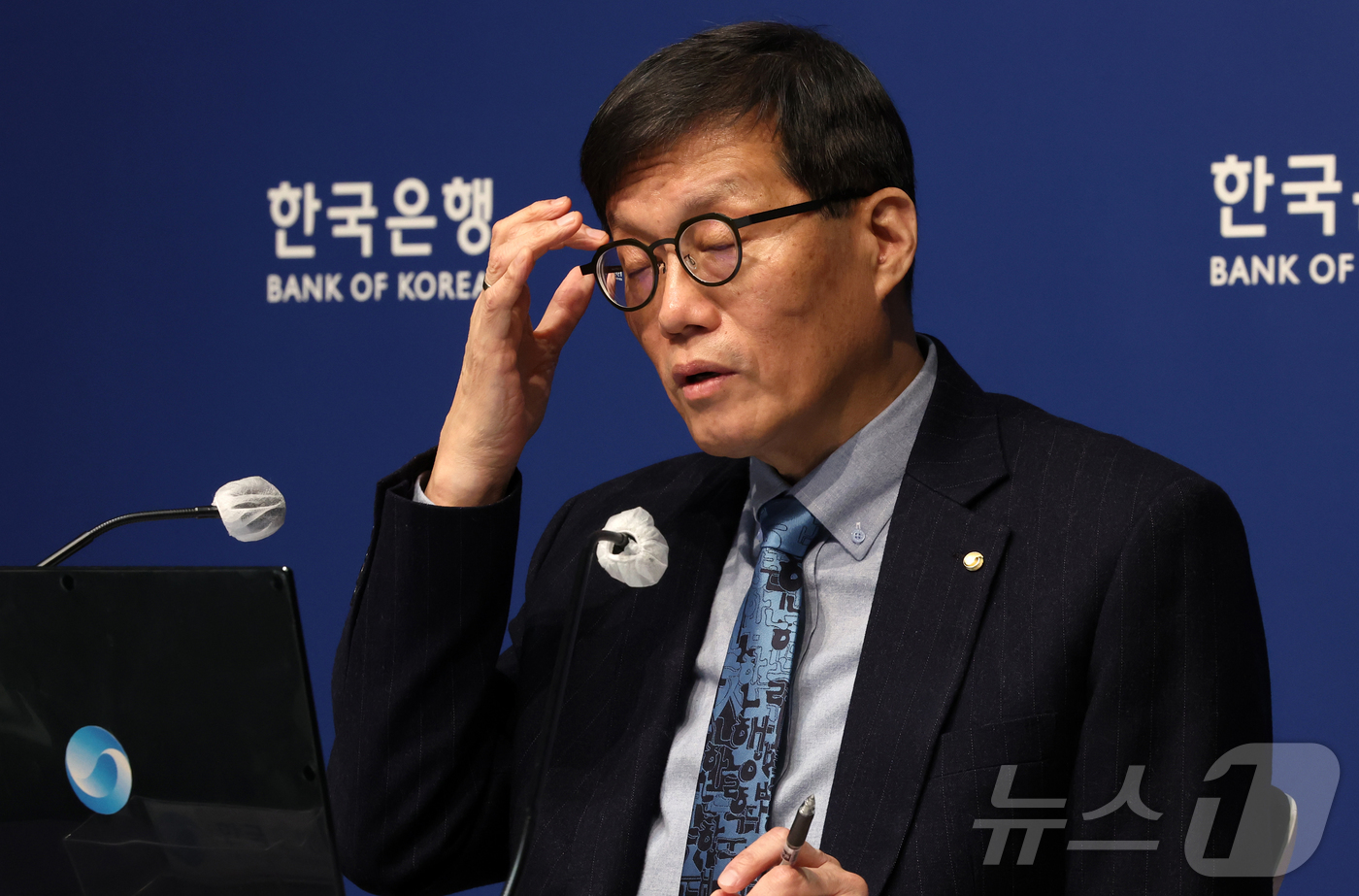 (서울=뉴스1) 김진환 기자 = 이창용 한국은행 총재가 15일 서울 중구 한국은행에서 열린 금융통화위원회 금리 결정에 대한 기자간담회에서 발언하고 있다. (공동취재) 2026.1. …