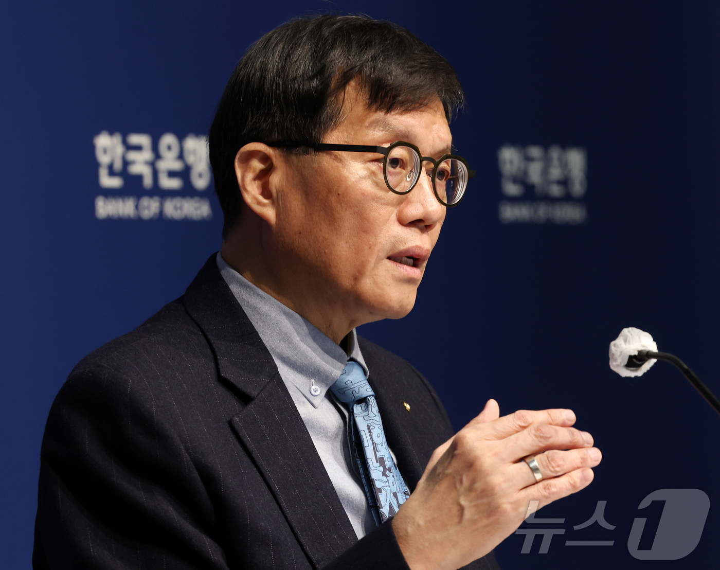 (서울=뉴스1) 김진환 기자 = 이창용 한국은행 총재가 15일 서울 중구 한국은행에서 열린 금융통화위원회 금리 결정에 대한 기자간담회에서 발언하고 있다. (공동취재) 2026.1. …