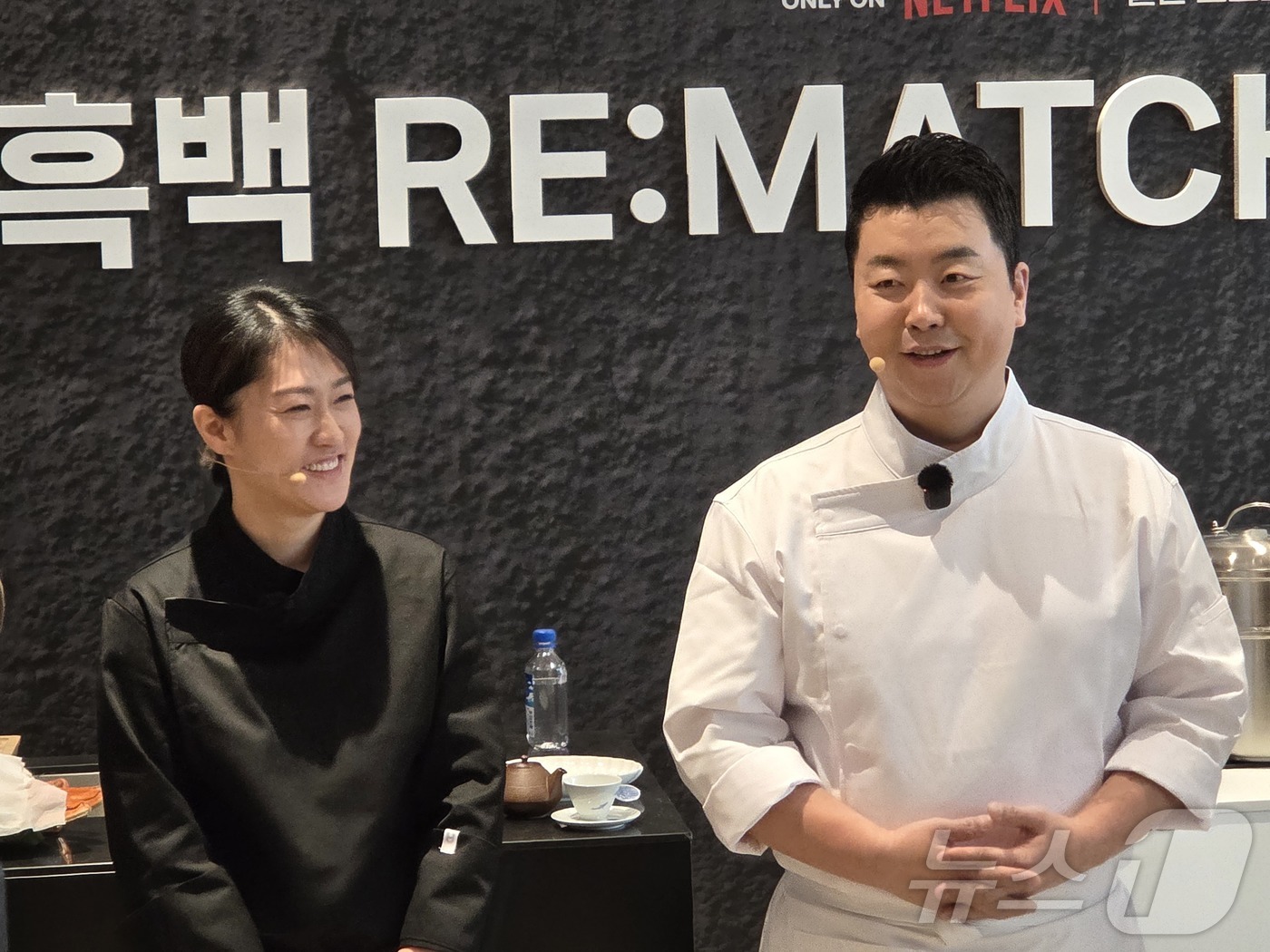 (서울=뉴스1) 장시온 기자 = 15일 서울 강남구 한샘 플래그십 논현에서 열린 \'흑백요리사 RE:MATCH(리매치)\' 행사에서 \'중식마녀\'로 불리는 이문정 셰프와 정호영 …
