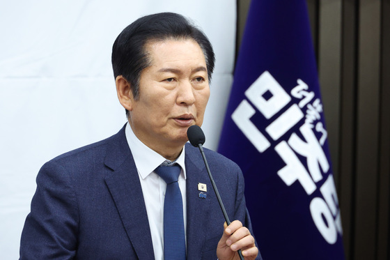 의원총회 주재하는 정청래 대표