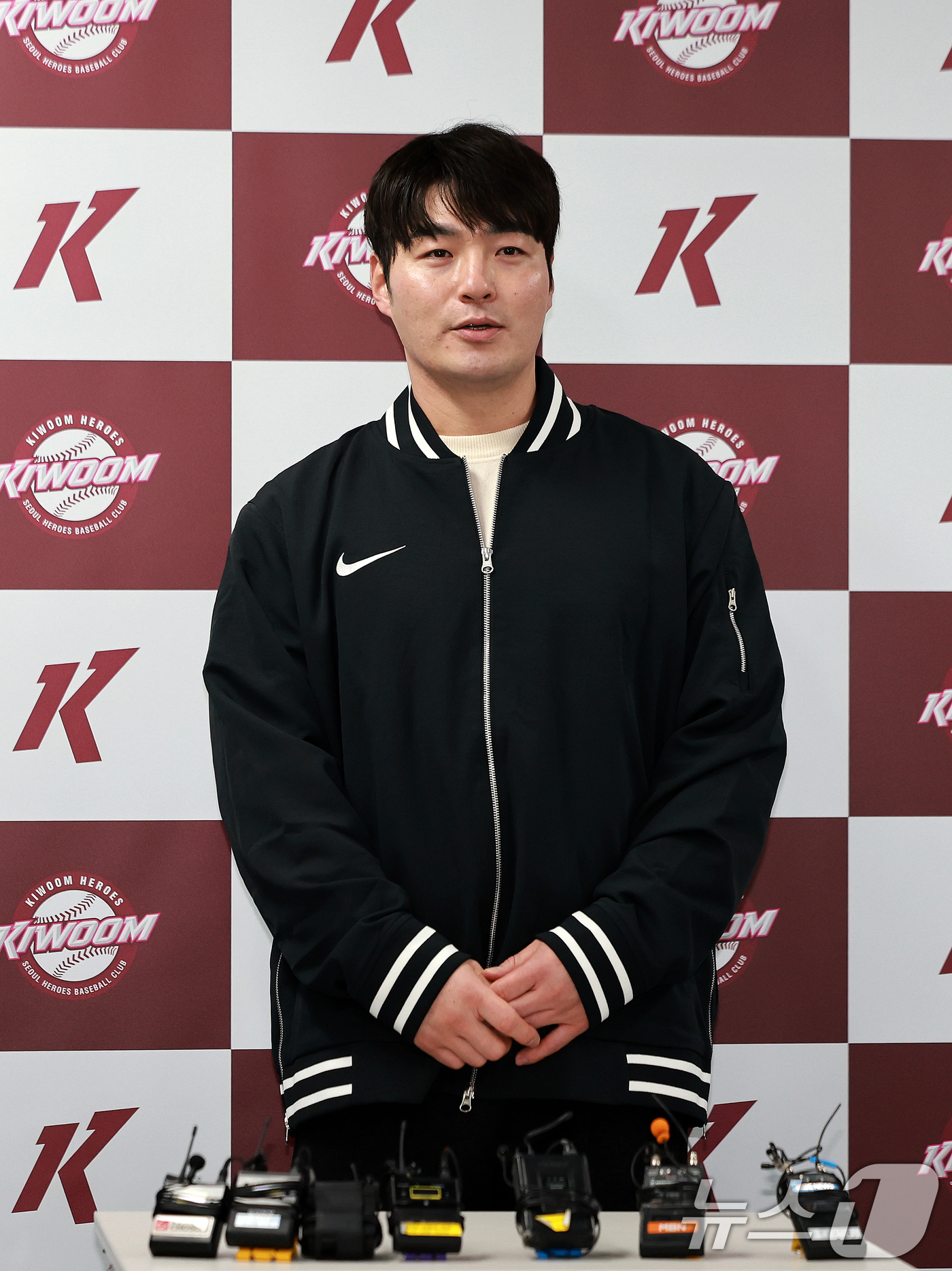 (서울=뉴스1) 이호윤 기자 = 키움히어로즈 박병호 잔류군 선임코치가 15일 서울 구로구 고척스타이돔 전력분석실에서 기자회견을 갖고 있다. 2026.1.15/뉴스1