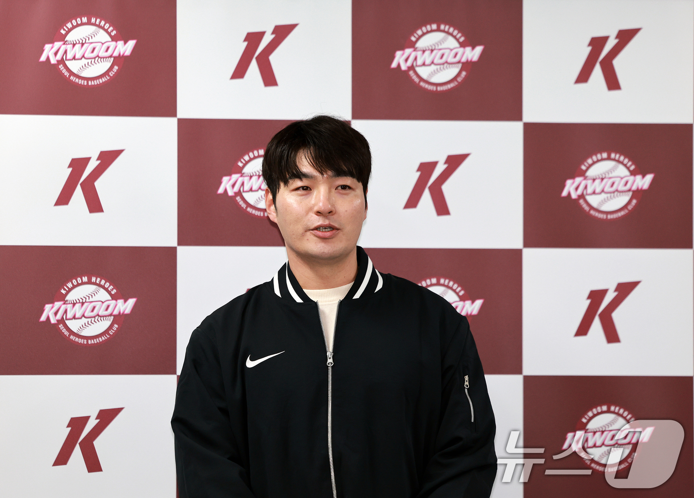 (서울=뉴스1) 이호윤 기자 = 키움히어로즈 박병호 잔류군 선임코치가 15일 서울 구로구 고척스타이돔 전력분석실에서 기자회견을 갖고 있다. 2026.1.15/뉴스1
