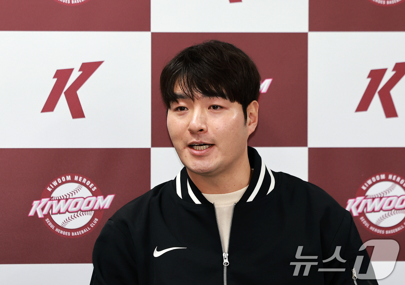 (서울=뉴스1) 이호윤 기자 = 키움히어로즈 박병호 잔류군 선임코치가 15일 서울 구로구 고척스타이돔 전력분석실에서 기자회견을 갖고 있다. 2026.1.15/뉴스1