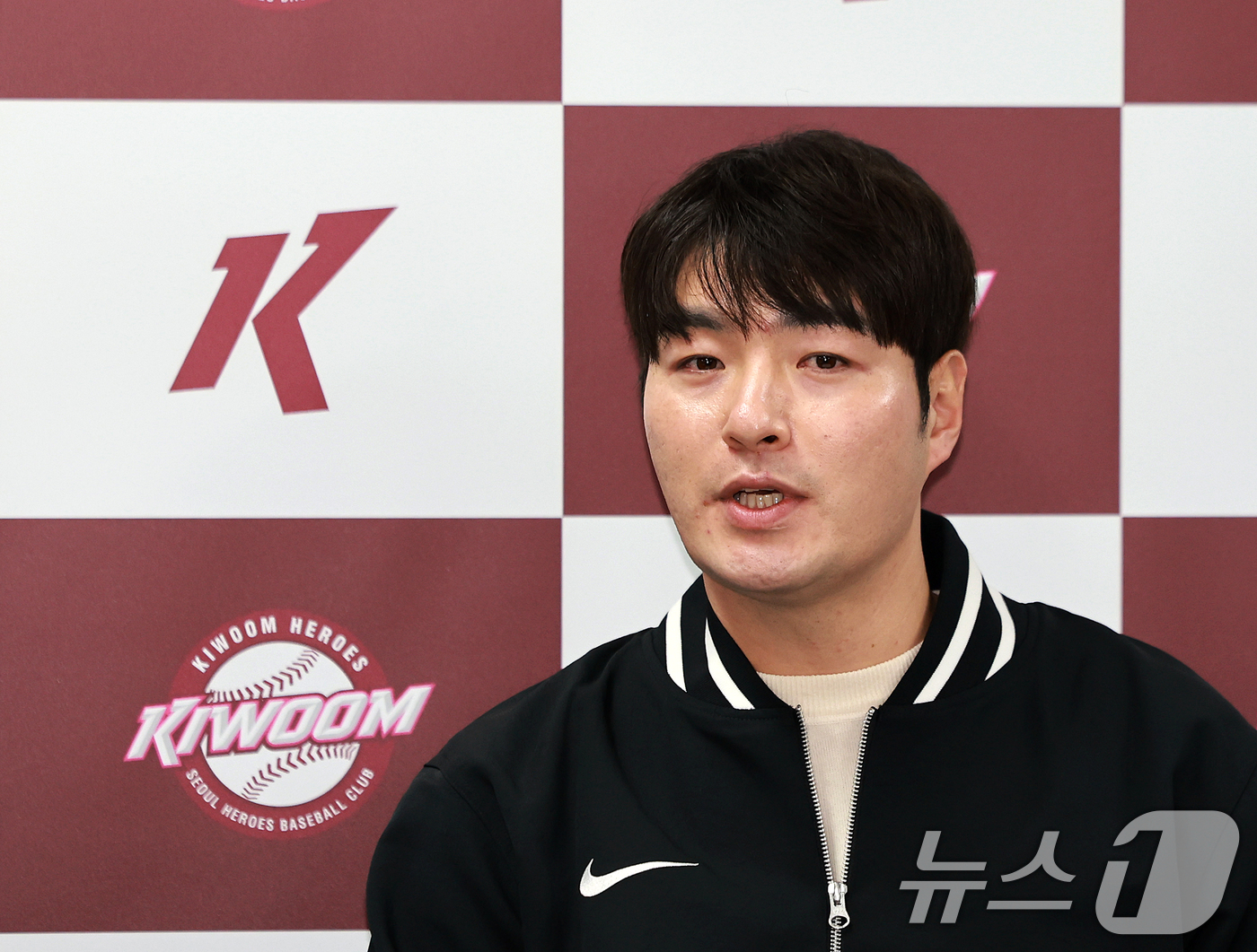 (서울=뉴스1) 이호윤 기자 = 키움히어로즈 박병호 잔류군 선임코치가 15일 서울 구로구 고척스타이돔 전력분석실에서 기자회견을 갖고 있다. 2026.1.15/뉴스1