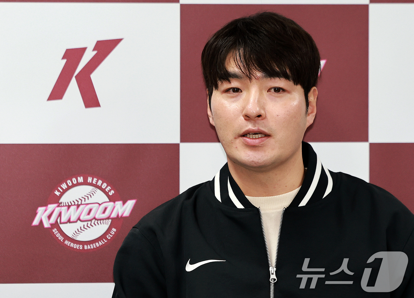 (서울=뉴스1) 이호윤 기자 = 키움히어로즈 박병호 잔류군 선임코치가 15일 서울 구로구 고척스타이돔 전력분석실에서 기자회견을 갖고 있다. 2026.1.15/뉴스1