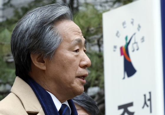 2심 선고 공판 후 입장 밝히는 정기석 이사장