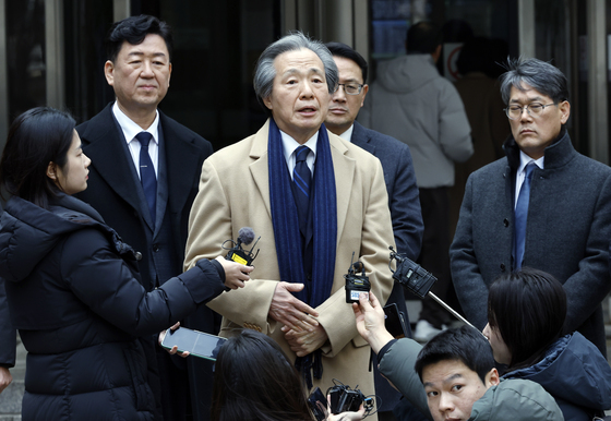 입장 표명하는 정기석 이사장