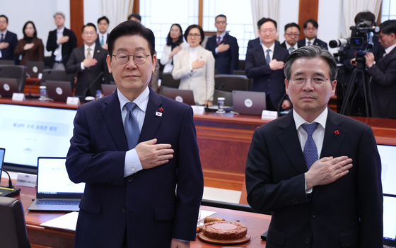 李대통령 "세계 정세 소용돌이 …내부 분열하면 국익 못 지켜"