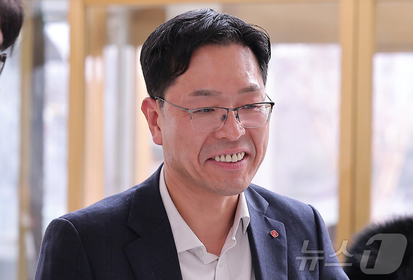 본문 이미지 - 주우현 롯데케미칼 첨단소재사업 대표이사가 15일 서울 송파구 롯데월드타워에서 열리는 2026 상반기 롯데 VCM(Value Creation Meeting, 사장단회의)에 참석하고 있다. 2026.1.15/뉴스1 ⓒ News1 김성진 기자