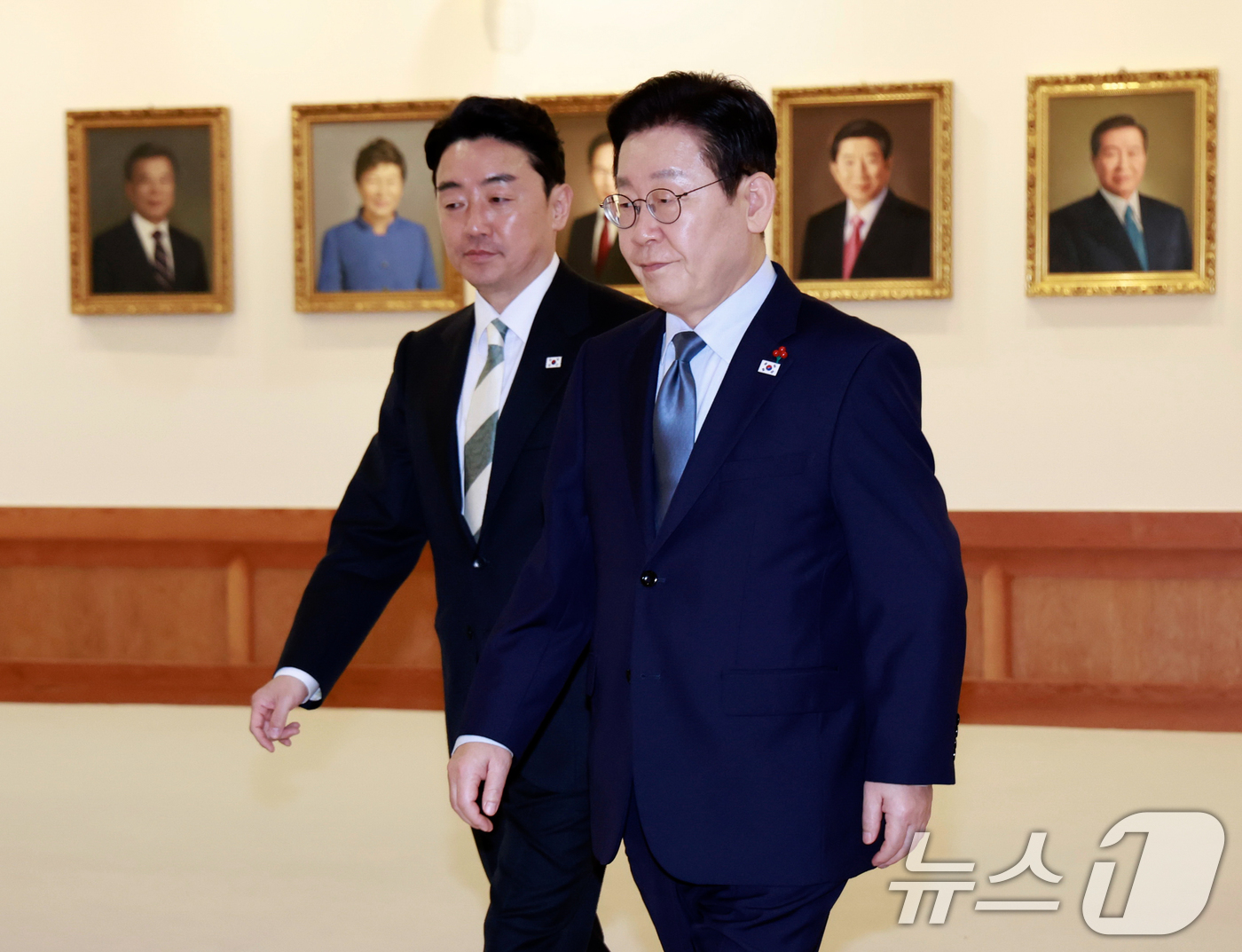 (서울=뉴스1) 이재명 기자 = 이재명 대통령이 15일 청와대에서 열린 수석보좌관회의에 입장하고 있다. 2026.1.15/뉴스1