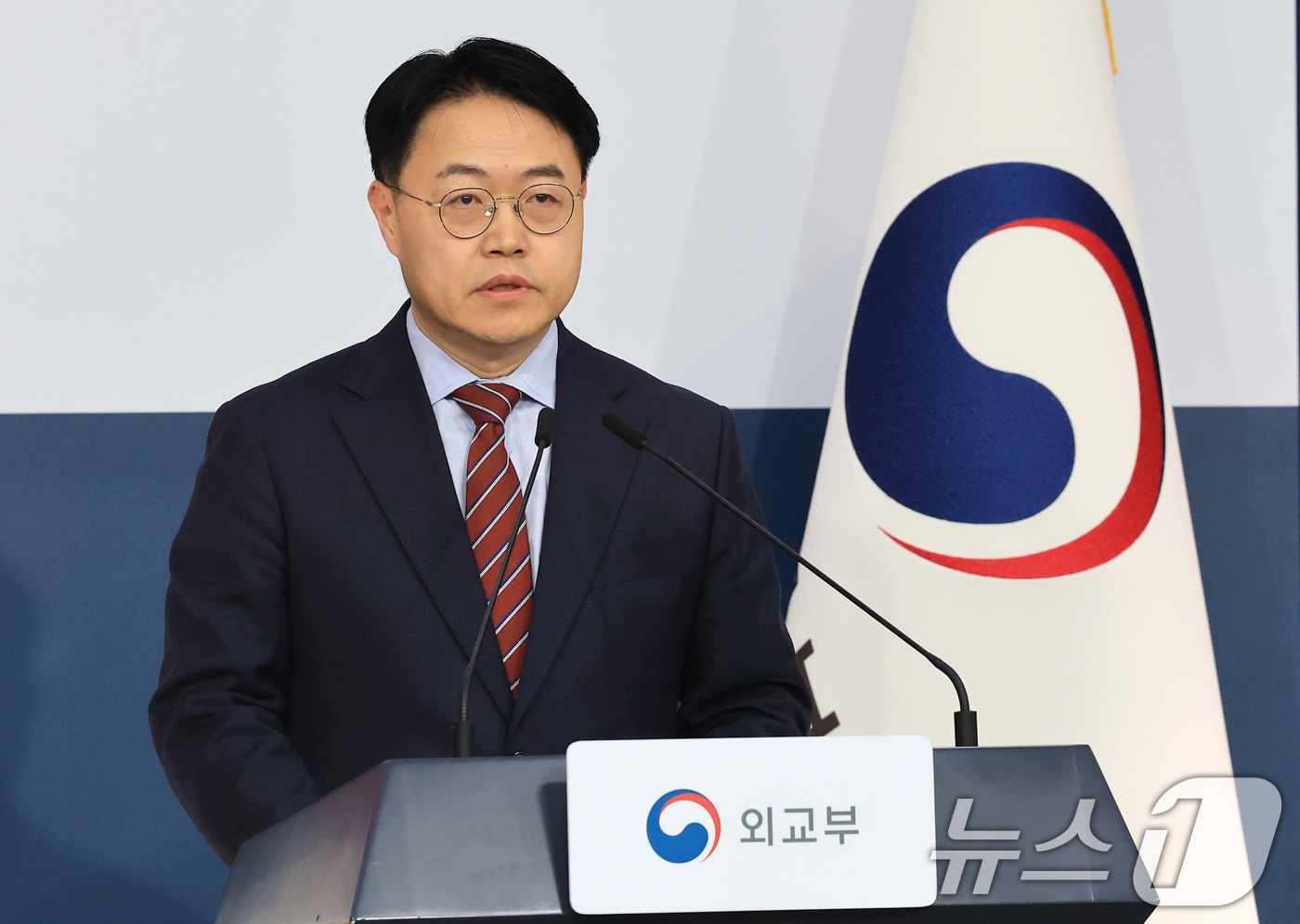 (서울=뉴스1) 임세영 기자 = 이문배 외교부 부대변인이 15일 서울 종로구 정부서울청사에서 정례 브리핑을 하고 있다. 2026.1.15/뉴스1