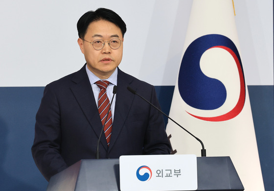 정례브리핑하는 이문배 외교부 부대변인