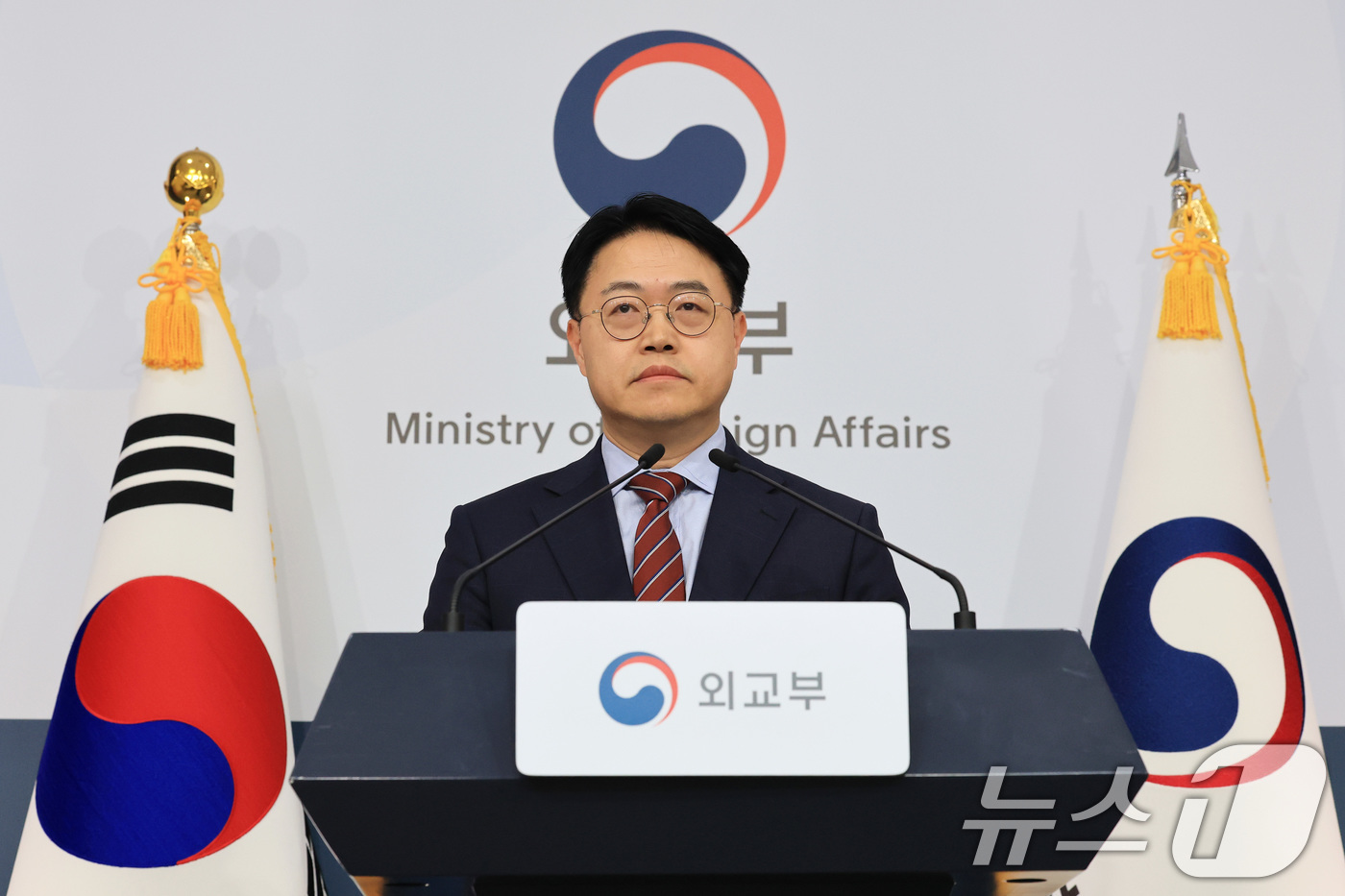 (서울=뉴스1) 임세영 기자 = 이문배 외교부 부대변인이 15일 서울 종로구 정부서울청사에서 정례 브리핑을 하고 있다. 2026.1.15/뉴스1