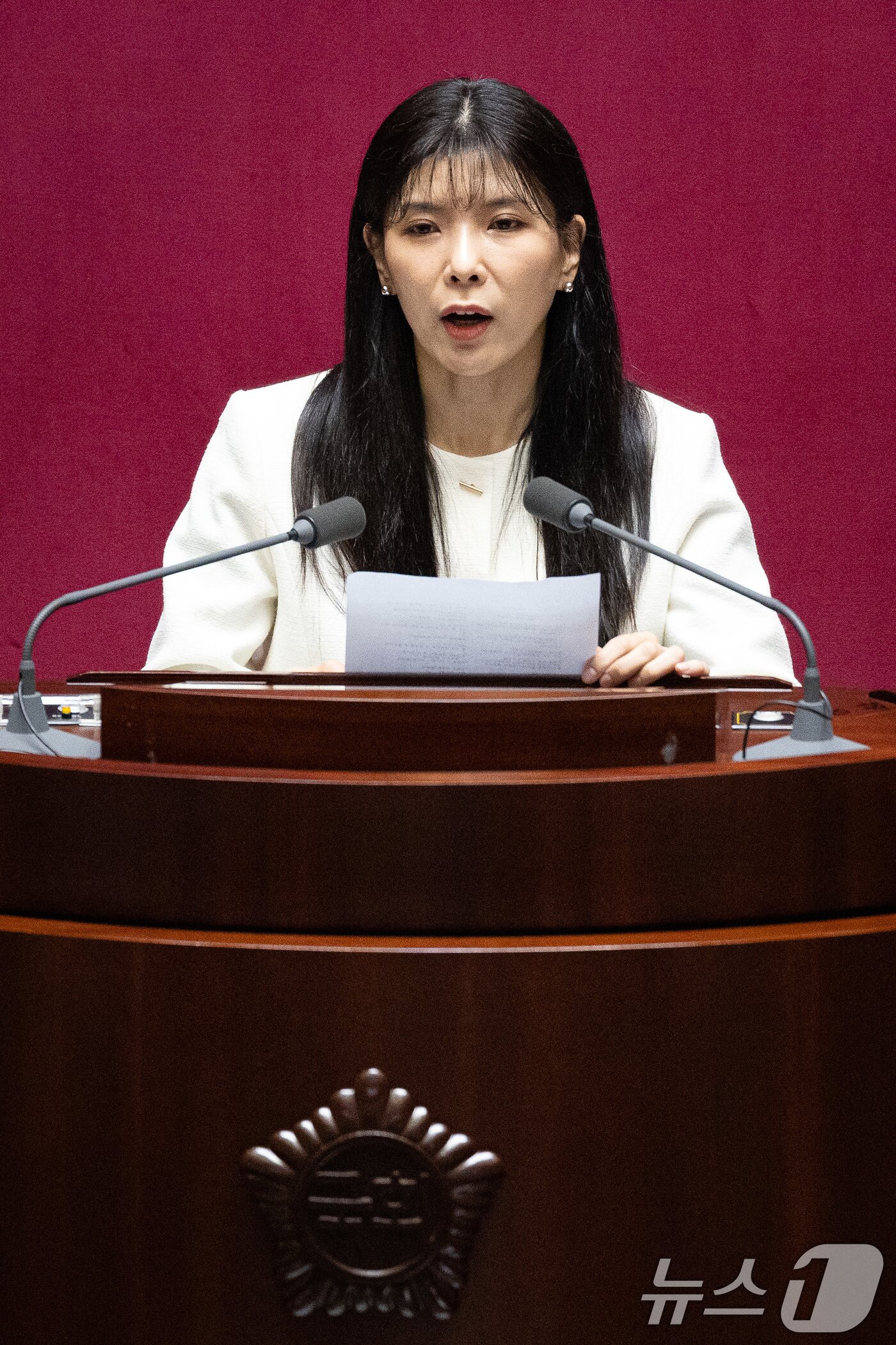 본문 이미지 - 국민의힘 인요한 의원 사퇴로 비례대표 의원직을 승계받은 이소희 의원이 15일 서울 여의도 국회에서 열린 제431회 국회(임시회) 제1차 본회의에서 인사말을 하고 있다. 2026.1.15/뉴스1 ⓒ News1 유승관 기자