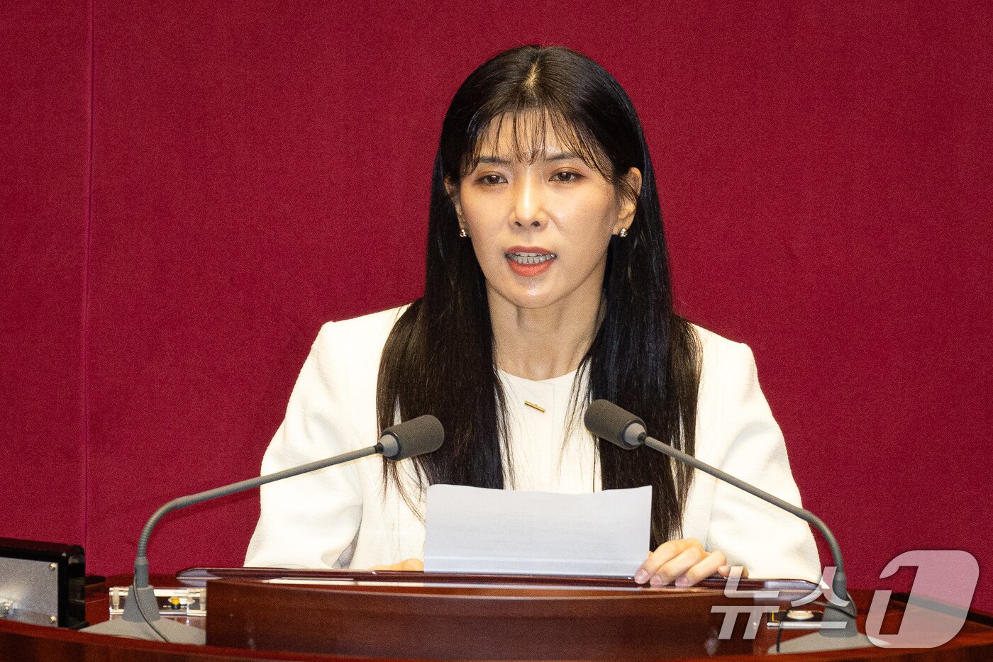 본문 이미지 - 이소희 의원은 10대 시절 척추측만증 수술을 받다가 의료사고로 하반신 장애를 갖게 된 당사자다. 이 의원(사진)은 이날 토론회에서 "개정법이 의료인과 환자 모두에게 신뢰받는 제도로 자리 잡기 위해 어떤 보완이 필요한지 함께 논의하고자 한다"고 밝혔다. ⓒ 뉴스1 유승관 기자