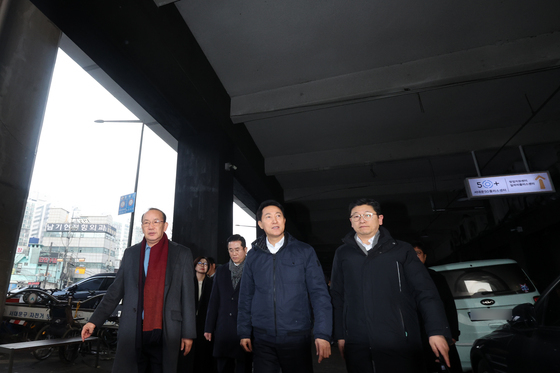 홍제천 일대 내부순환로 현장 점검하는 오세훈 시장