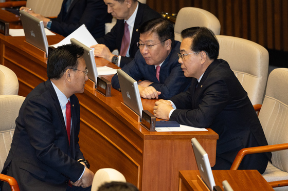 대화 나누는 국민의힘 원내지도부