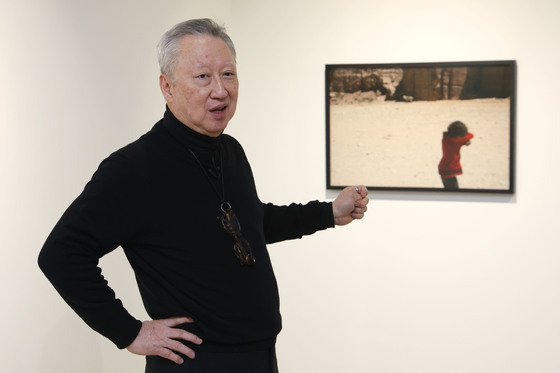 박용만 前회장, 사진작가로 첫 개인전… "세상 바로 보는 마음 표현하고파"