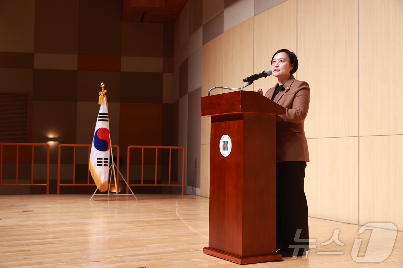 (서울=뉴스1) = 한성숙 중소벤처기업부 장관이 15일 광주 과학기술원에서 열린 '’26년 중소기업 지원사업 종합 설명회'에 참석해 모두발언을 하고 있다. (중소벤처기업부 제공. …