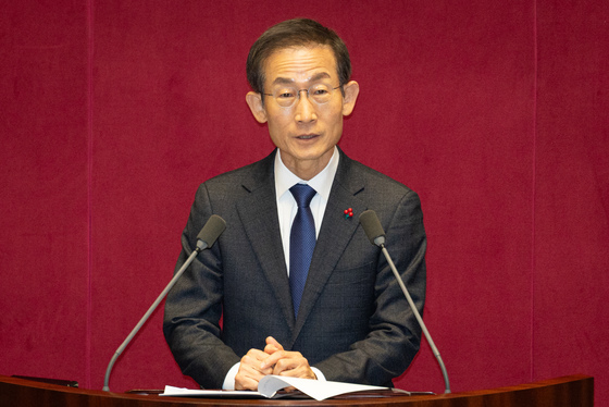 본회의서 인사말하는 김호철 감사원장