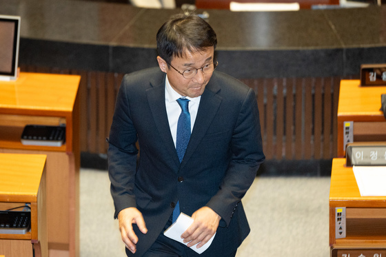 자리 향하는 한병도 민주당 원내대표