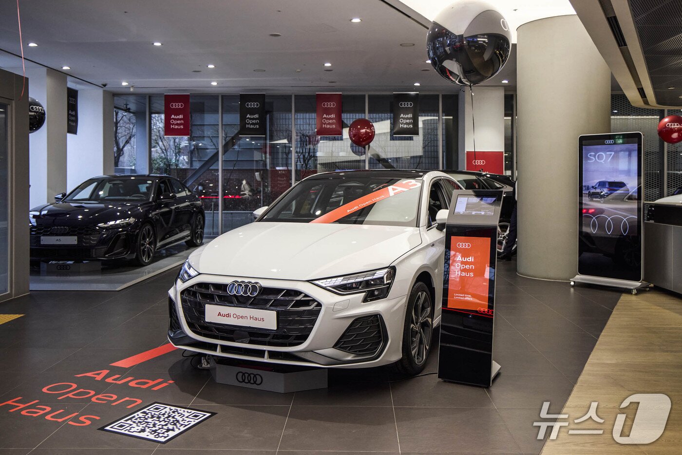 본문 이미지 - 15일 오후 서울 강남구 아우디 도산대로 전시장(아우디 코리아 제공) 