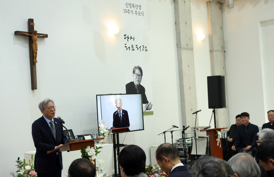 신영복 선생 10주기, 추모사하는 유홍준 관장