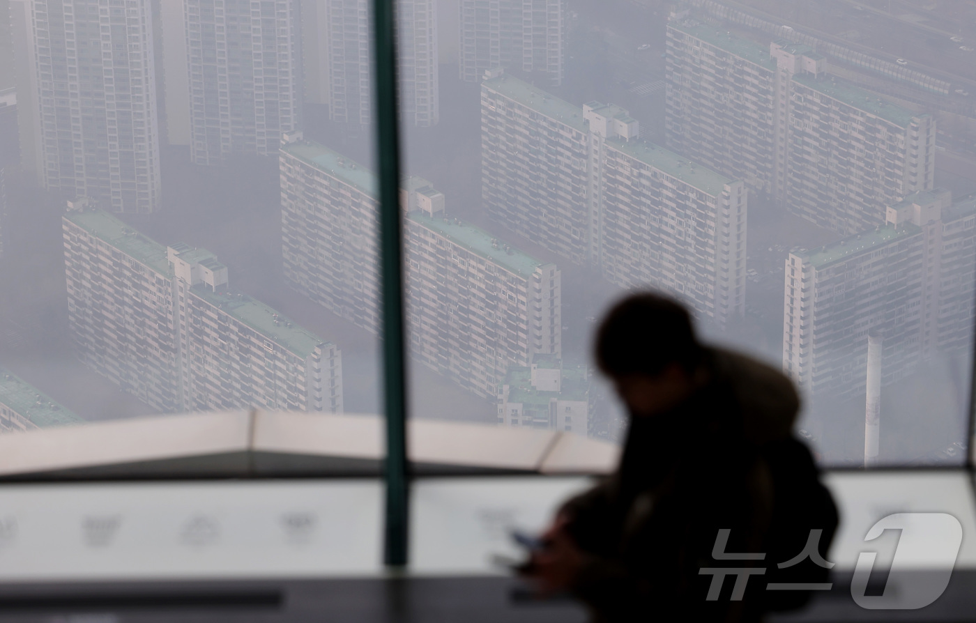 (서울=뉴스1) 김성진 기자 = 지난 해 서울 아파트 매매가격 연간 상승률이 한국부동산원 통계 사상 최고치를 기록했다.한국부동산원이 15일 발표한 '2025년 12월 전국 주택가격 …