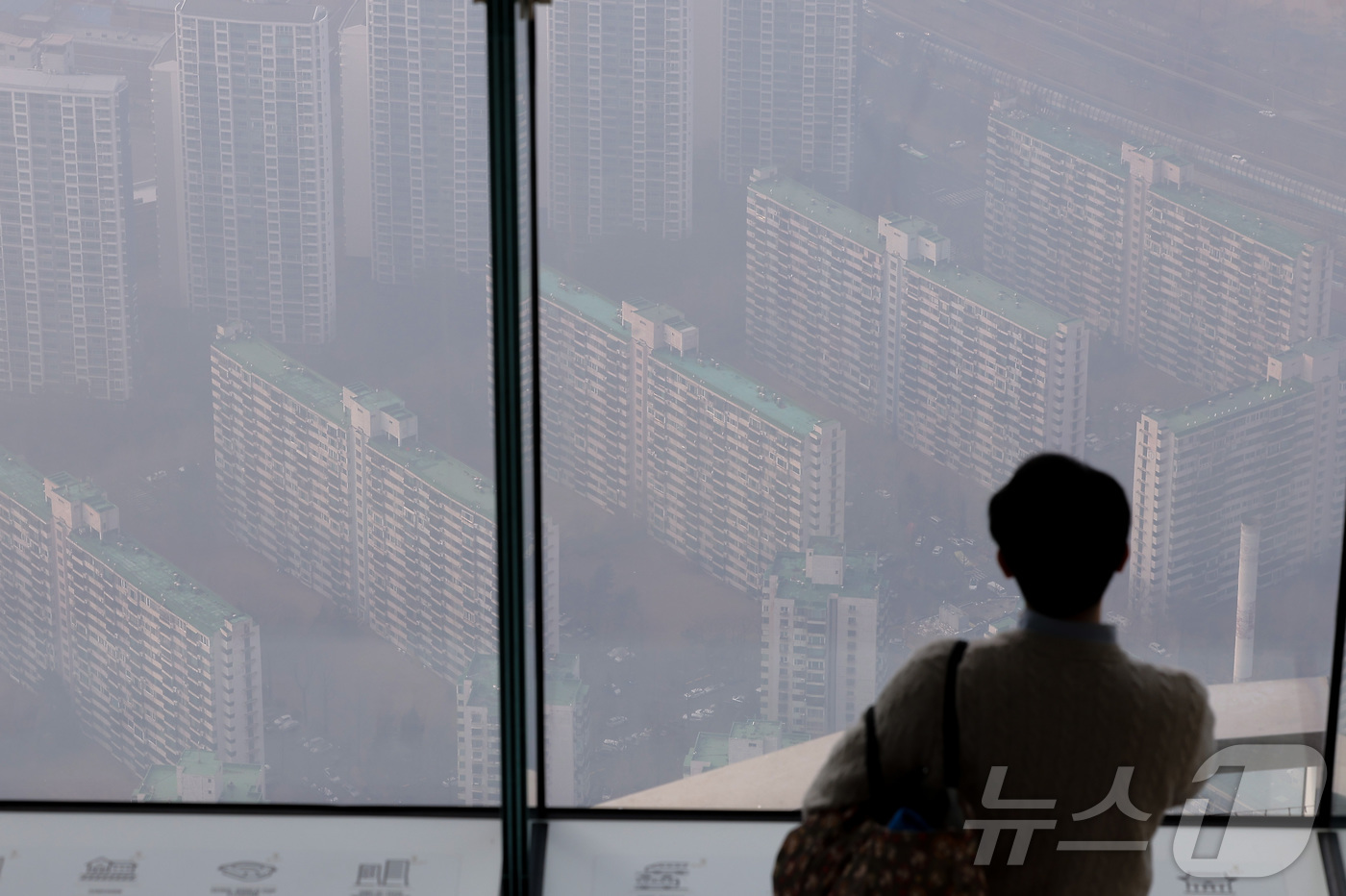 (서울=뉴스1) 김성진 기자 = 지난 해 서울 아파트 매매가격 연간 상승률이 한국부동산원 통계 사상 최고치를 기록했다.한국부동산원이 15일 발표한 '2025년 12월 전국 주택가격 …