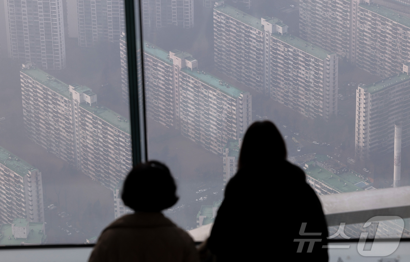 (서울=뉴스1) 김성진 기자 = 지난 해 서울 아파트 매매가격 연간 상승률이 한국부동산원 통계 사상 최고치를 기록했다.한국부동산원이 15일 발표한 '2025년 12월 전국 주택가격 …