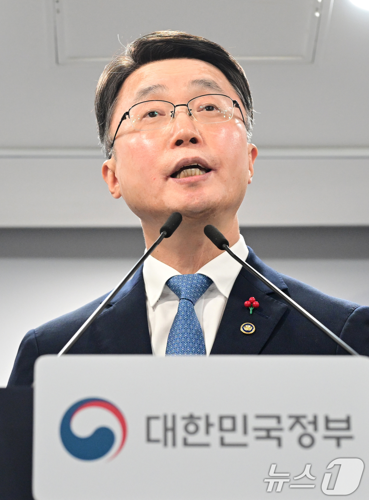 (서울=뉴스1) 임세영 기자 = 류제명 과학기술정보통신부 2차관이 15일 서울 종로구 정부서울청사에서 독자 AI 파운데이션 모델 프로젝트 1차 단계 평가 결과를 브리핑하고 있다. …