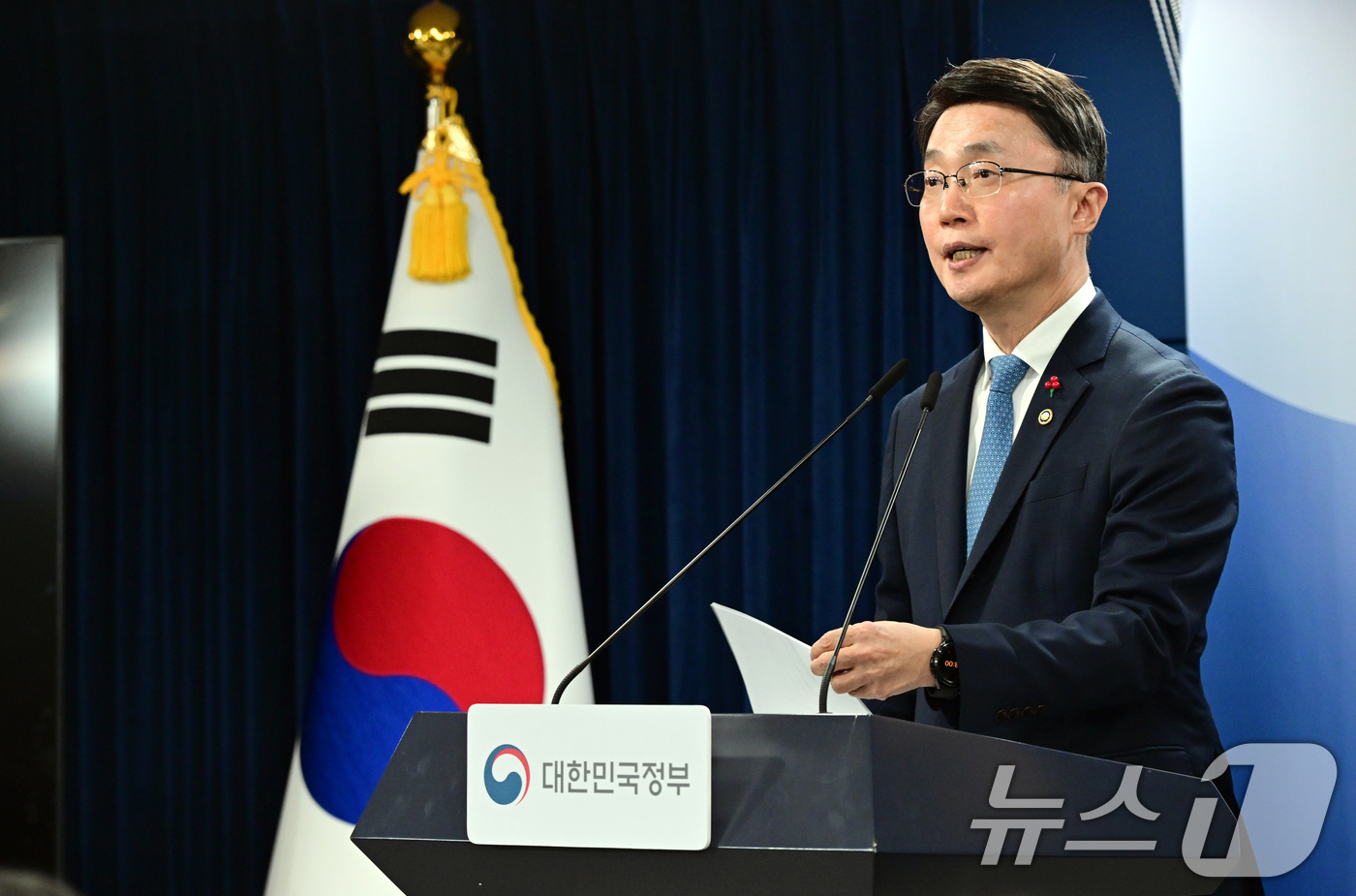 (서울=뉴스1) 임세영 기자 = 류제명 과학기술정보통신부 2차관이 15일 서울 종로구 정부서울청사에서 독자 AI 파운데이션 모델 프로젝트 1차 단계 평가 결과를 브리핑하고 있다. …