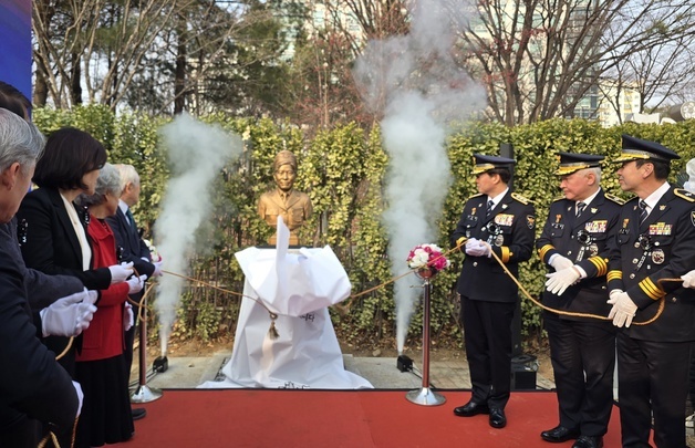 인천경찰청, '경찰영웅' 故 전창신 경감 흉상 제막