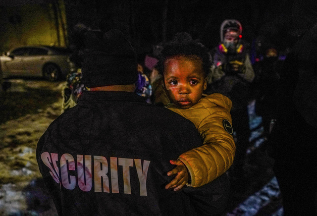 [포토] 미국 최루가스 난무한 시위 현장의 어린이