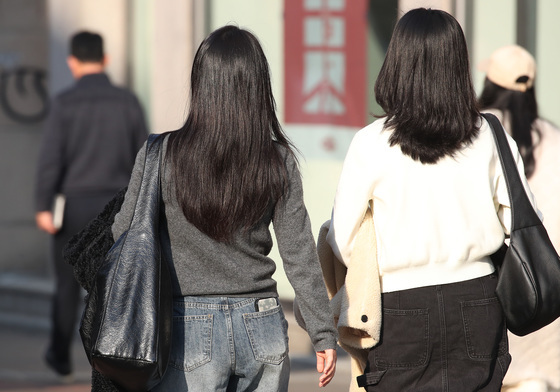 '포근한 날씨' 외투 벗고